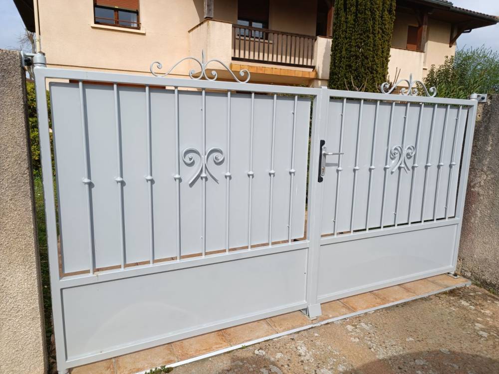 portail sectionnel blanc