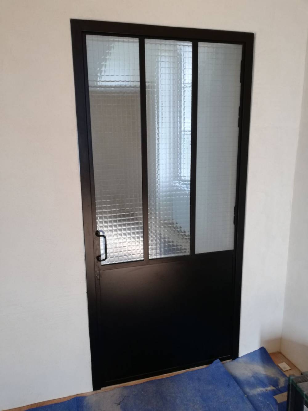 grande porte d'acier